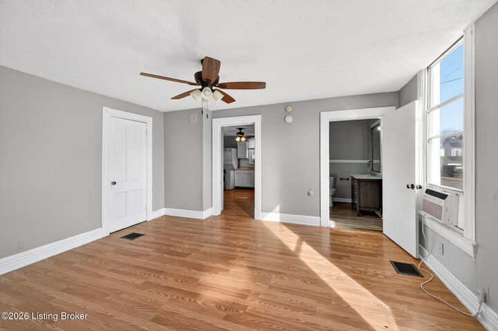 Property Photo:  1039 Mulberry St  KY 40217 