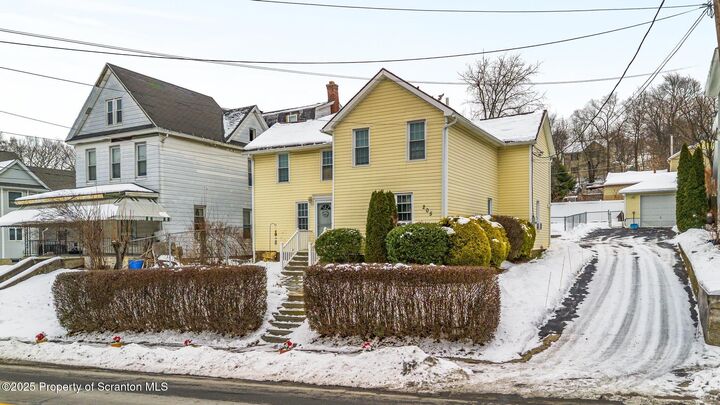 Property Photo:  205 S Valley Avenue  PA 18447 