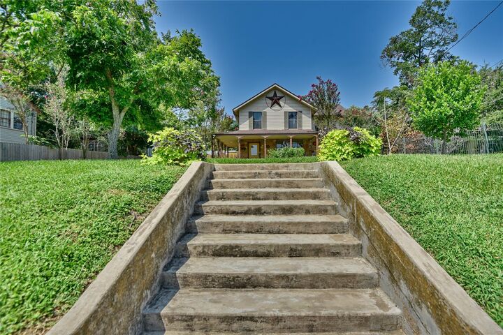 Property Photo:  706 S Market Street  TX 77833 