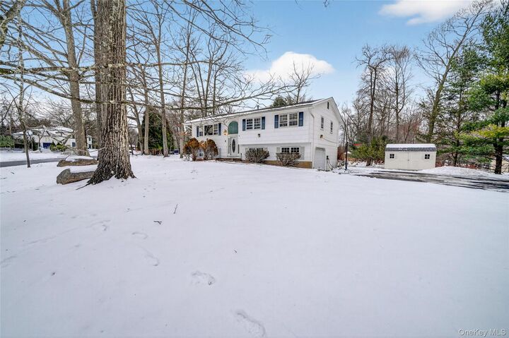 Property Photo:  4 Lois Lane  NY 10952 