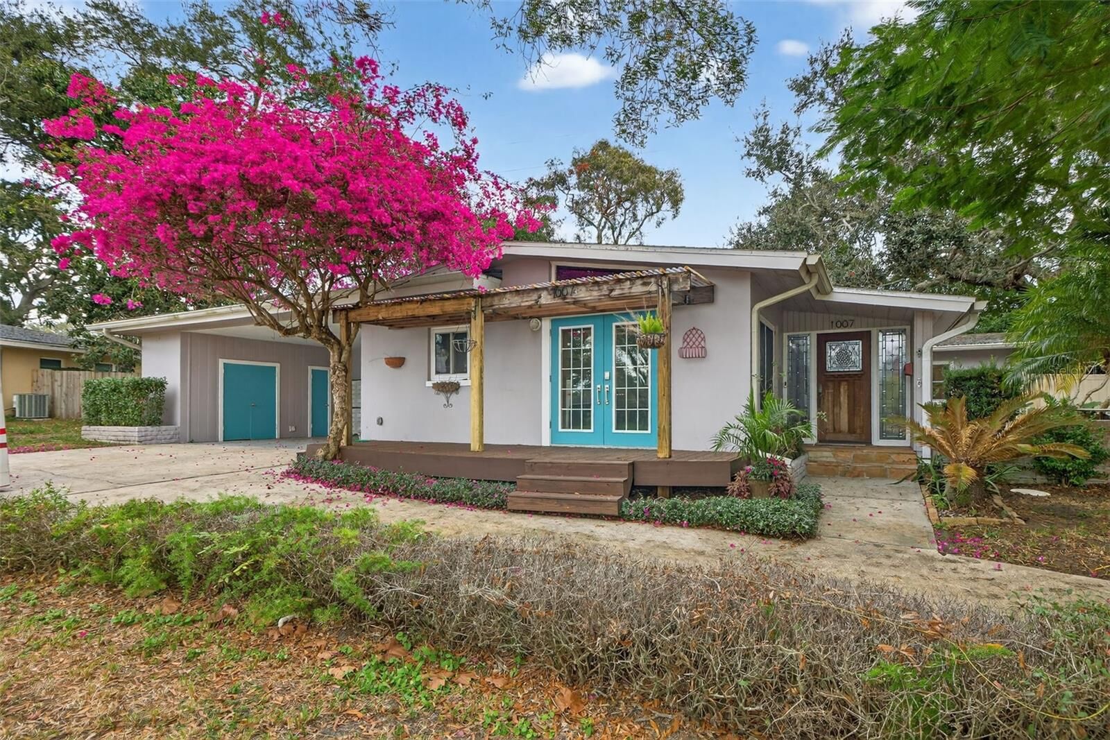 Property Photo: 1007 Palm Terrace Drive FL 33755