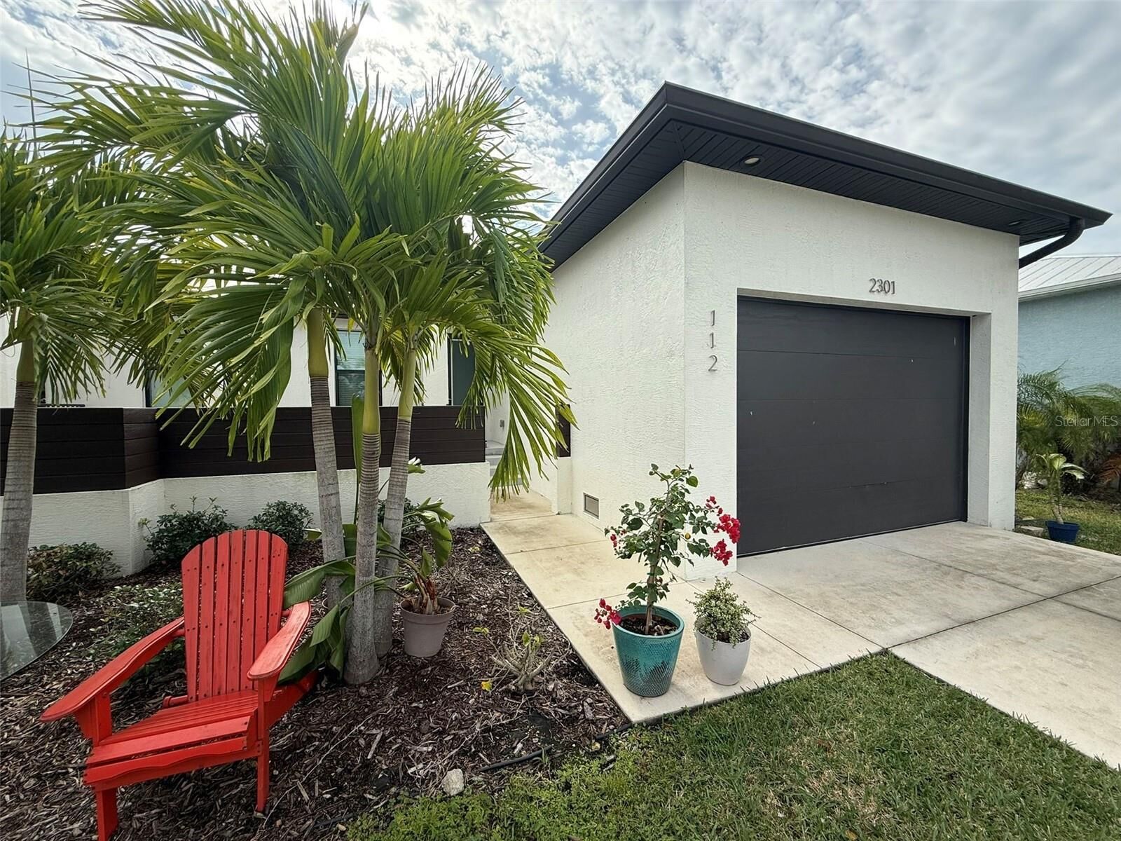 Property Photo:  2301 Magdalina Drive 112  FL 33950 