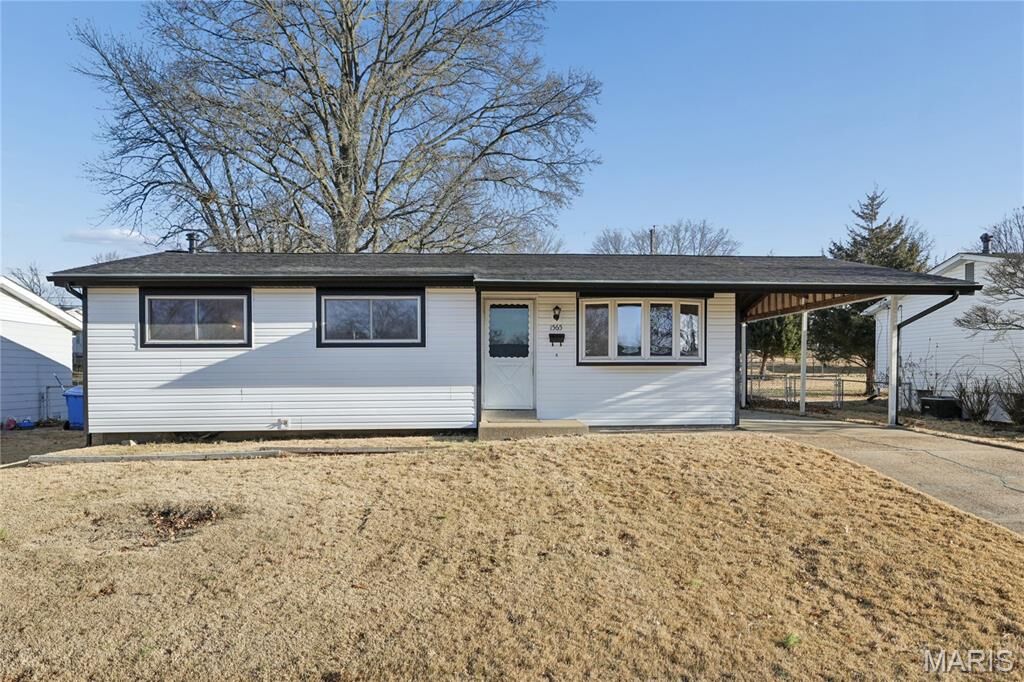 Property Photo:  1565 Yaqui Drive  MO 63031 