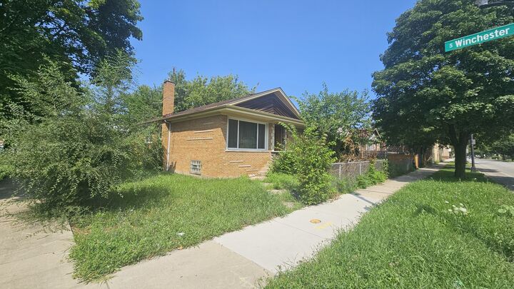 Property Photo: 1924 W Marquette Road IL 60636