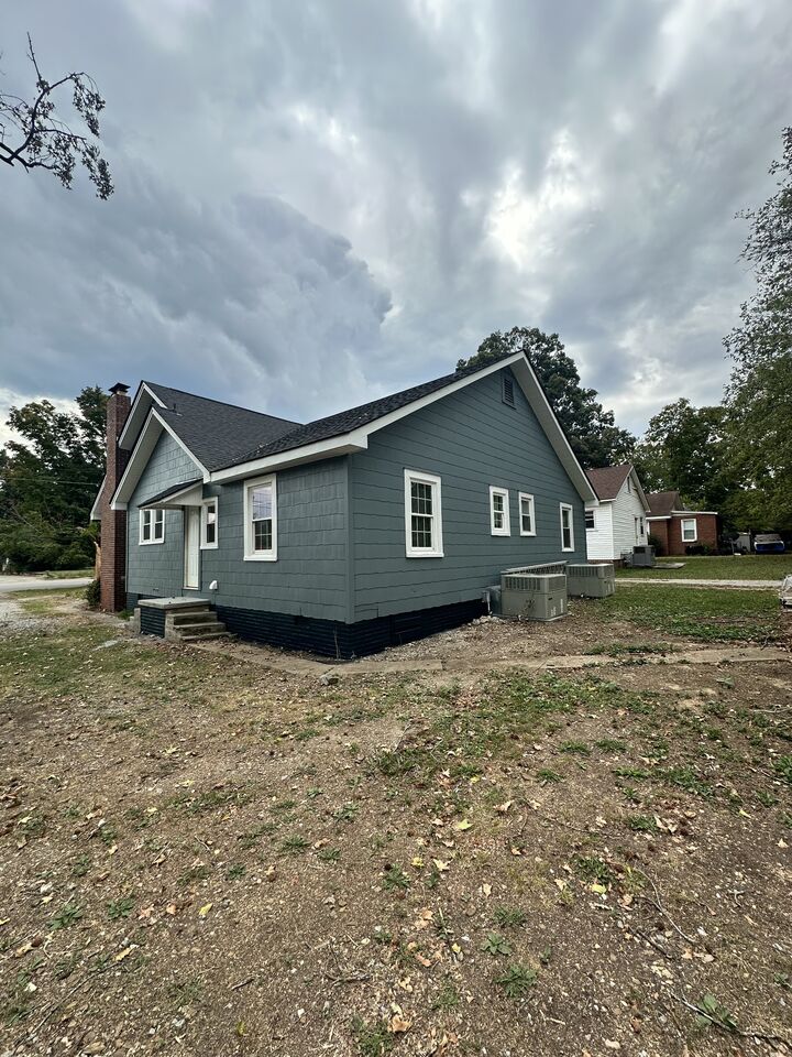 Property Photo:  408 W Carroll St B  TN 37388 