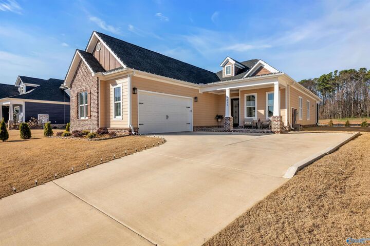 Property Photo: 6432 Lenox Hill Way AL 35806