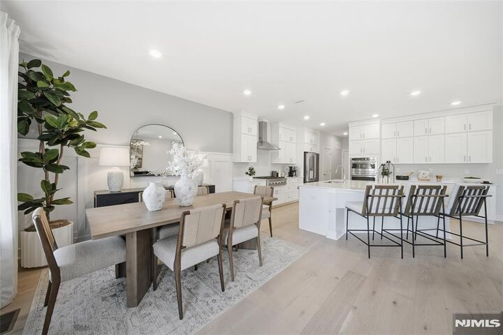 Property Photo:  18 Arlington Place  NJ 07036 