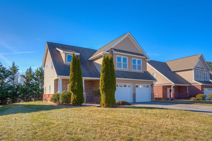 Property Photo: 906 Kentwood Drive VA 24060