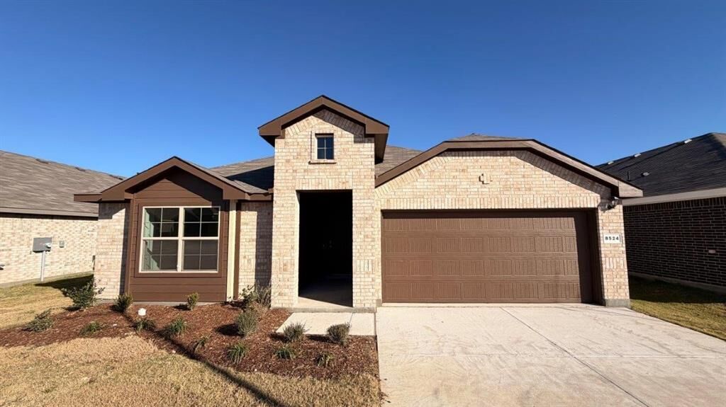 Property Photo: 8524 Beltmill Parkway TX 76131