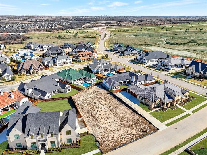 Property Photo:  13725 Nouvelle Circle  TX 76008 