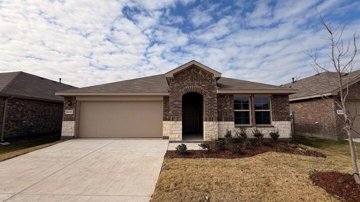 Property Photo: 8445 Hollymead Lane TX 76131