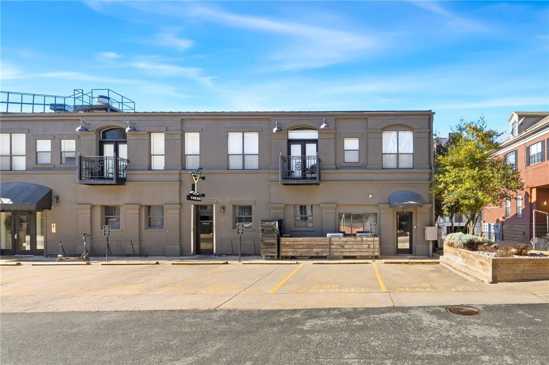 Property Photo:  315 N Rollston Avenue  AR 72701 