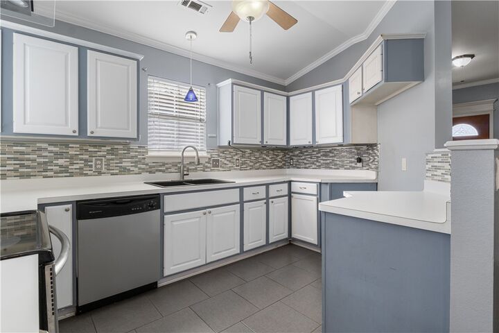 Property Photo:  1394 N Tradition Avenue  AR 72704 