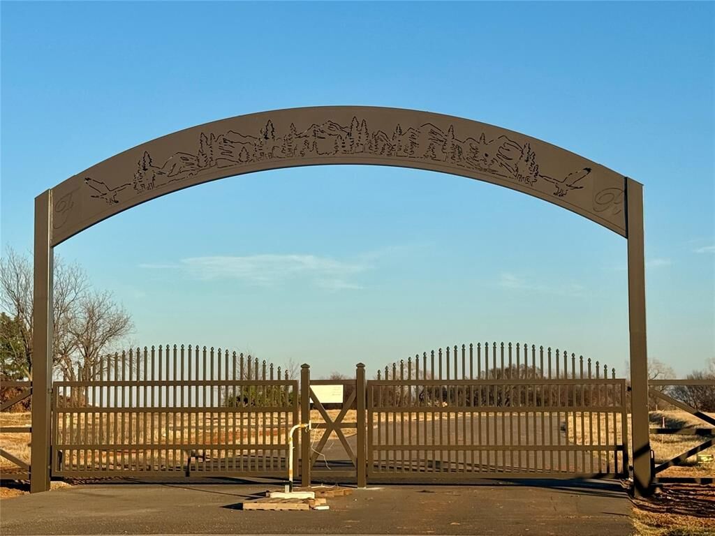 Property Photo:  000000000 Friend Circle  OK 73018 