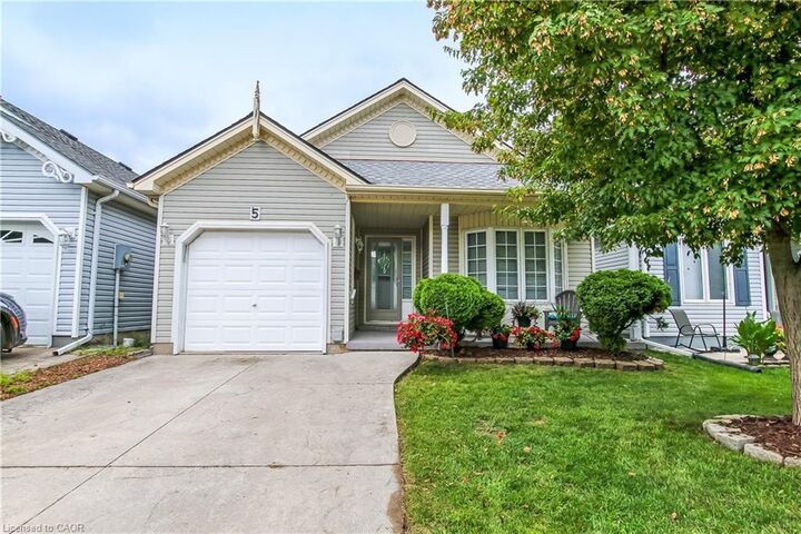 5 Walsingham Drive — photo 1
