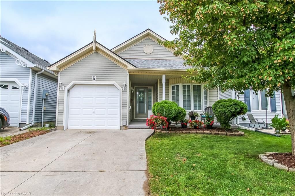 Property Photo: 5 Walsingham Drive ON N0E 1M0