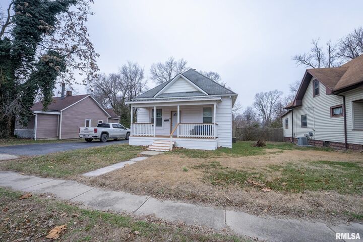 Property Photo:  215 S Pruyn Street  IL 62881 