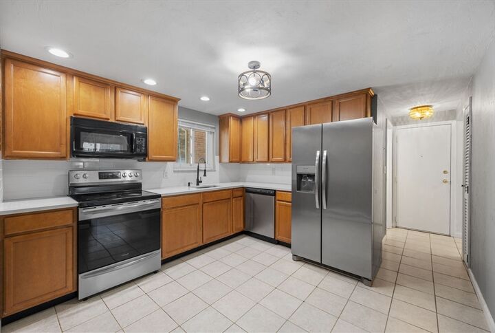 Property Photo:  10 Royal Dane Dr 85  MA 02050 