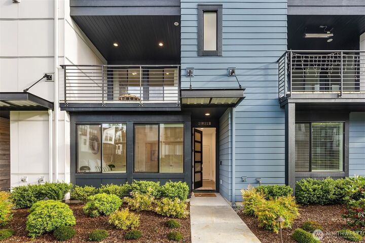 Property Photo:  21822  25th Avenue SE B  WA 98021 