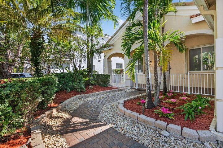 Property Photo:  1012 Fairfield Meadows Drive  FL 33327 