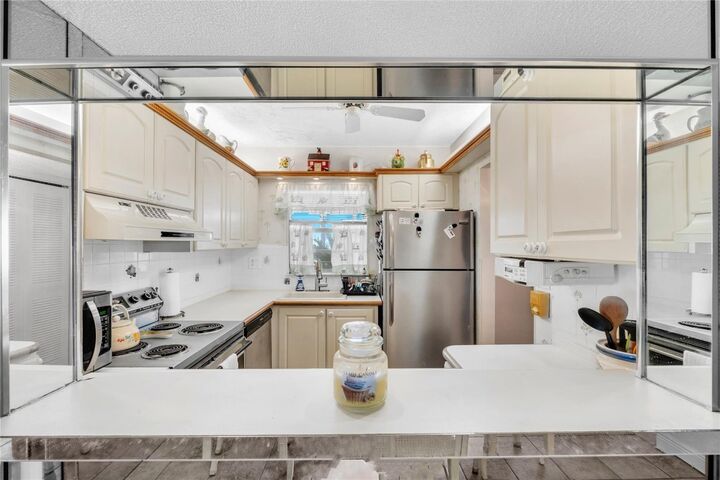 Property Photo:  2998 Sunrise Lks Drive 115  FL 33322 