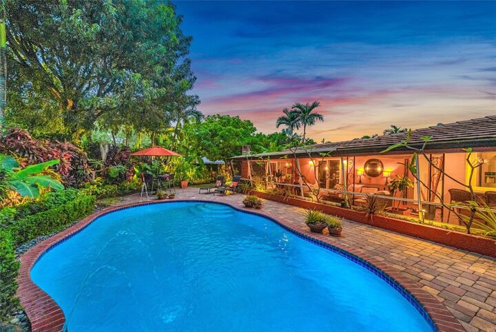 Property Photo:  4862 NE 4th Avenue  FL 33334 