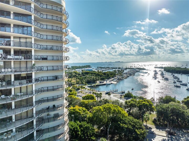 Property Photo:  2843 S Bayshore Dr 6B  FL 33133 