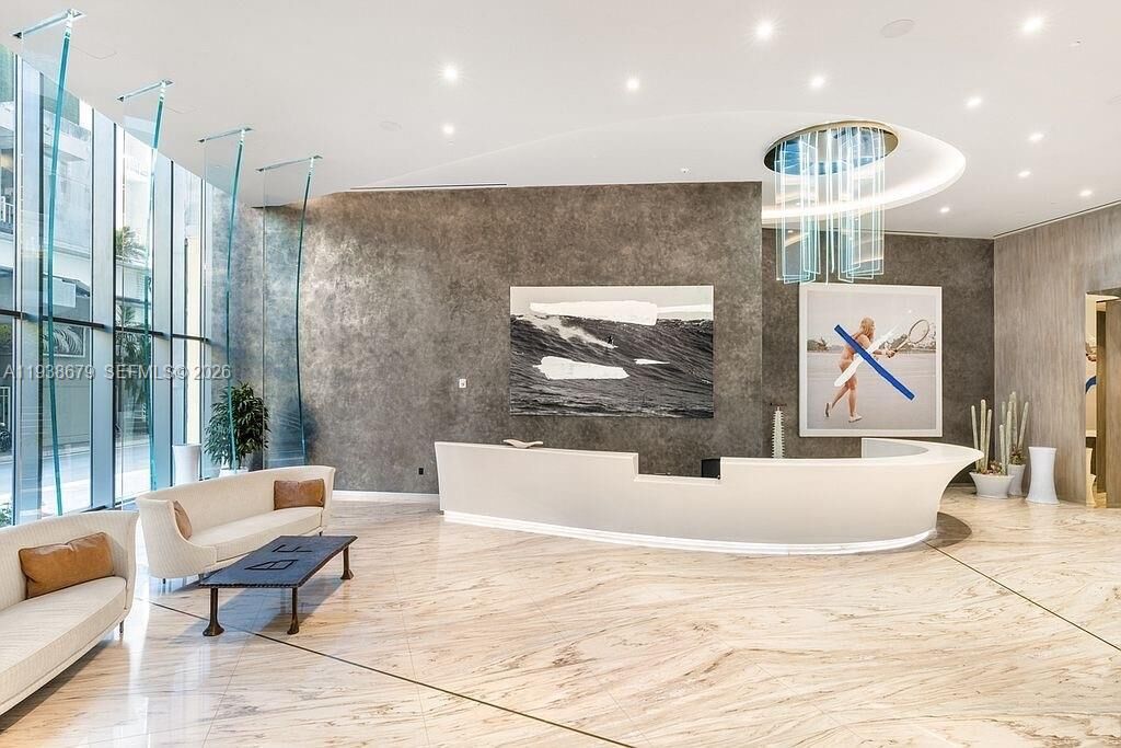 Property Photo:  1000 Brickell Plz 2202  FL 33131 