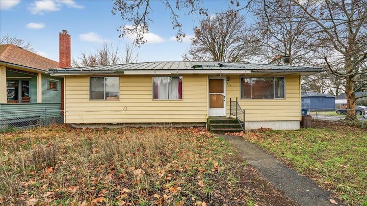 Property Photo:  527 W Dalton Ave  WA 99205 