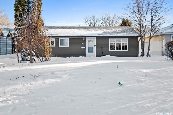 87 Robinson Crescent — photo 1