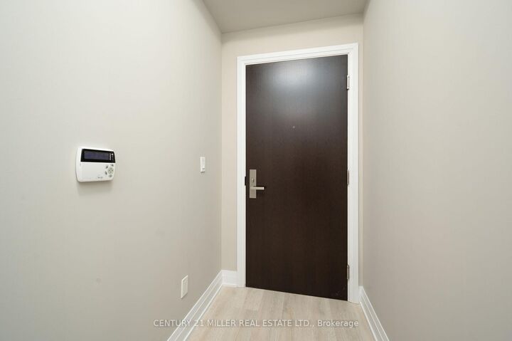 Property Photo:  55 Speers Road 1103  ON L6K 0H9 