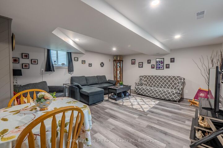 Property Photo:  242 Princess Street E  ON P1B 1P9 