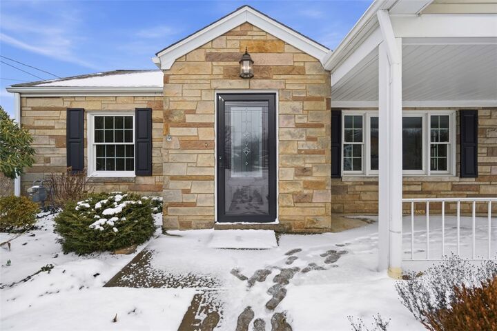 Property Photo:  268 Coraopolis Road  PA 15108 