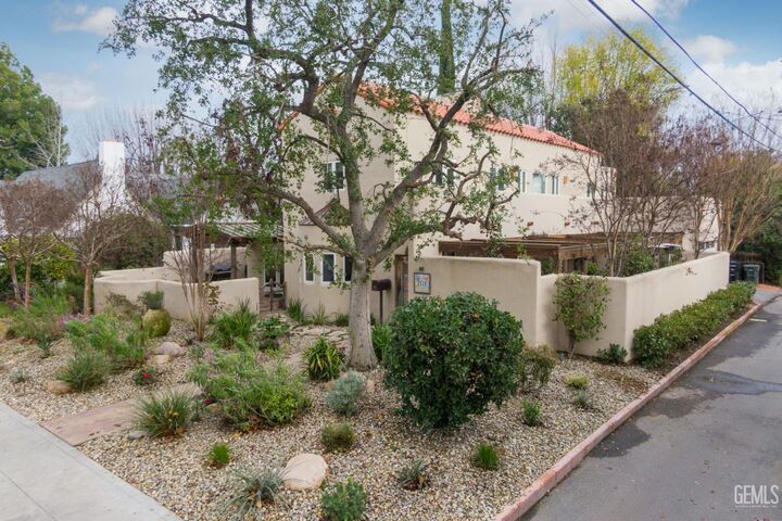 Property Photo:  2118 Cedar Street  CA 93301 