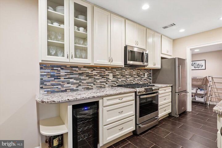 Property Photo:  5802 Cove Landing Road 101  VA 22015 