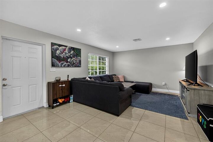 Property Photo:  348 NW 40th Ct  FL 33309 