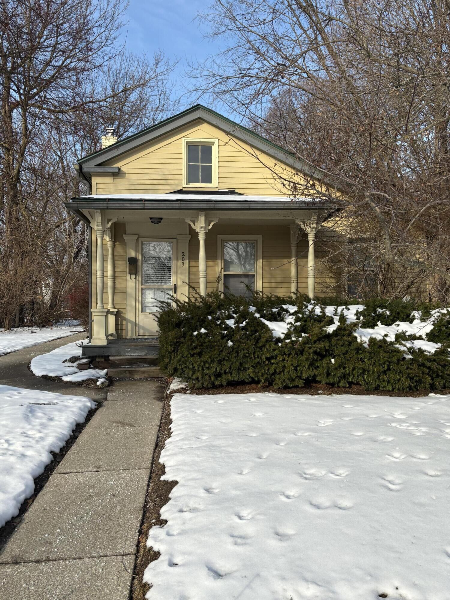 Property Photo:  209 Oak Street  MI 48198 