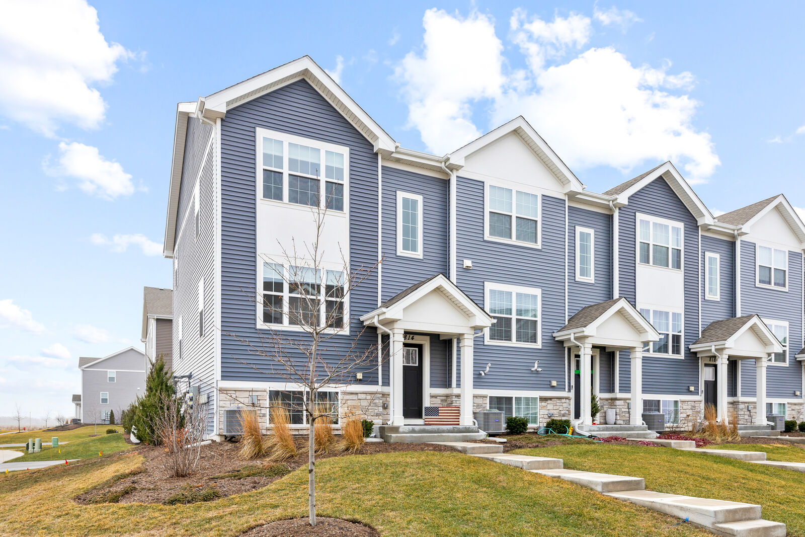 Property Photo:  814 Briar Glen Court  IL 60140 