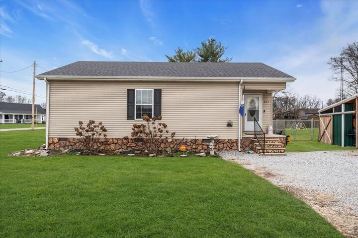 Property Photo: 201 College St N TN 37318