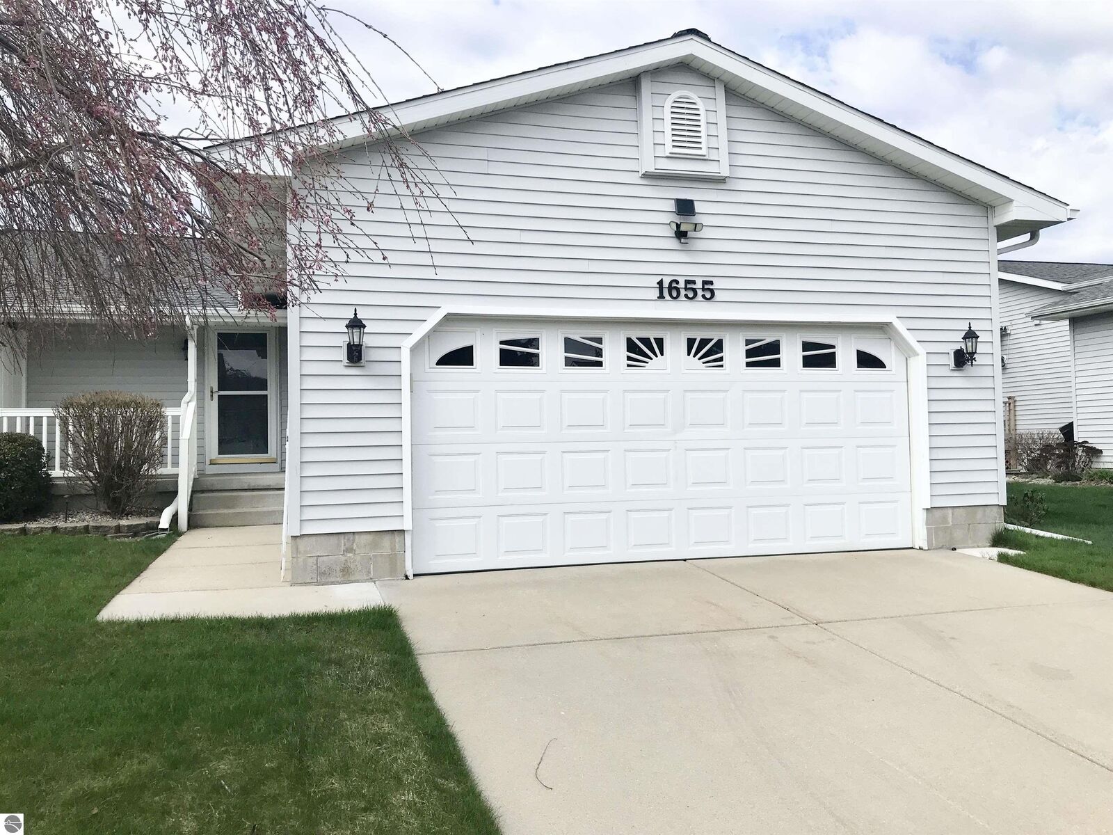 Property Photo:  1655 E Gaylord Street  MI 48858 