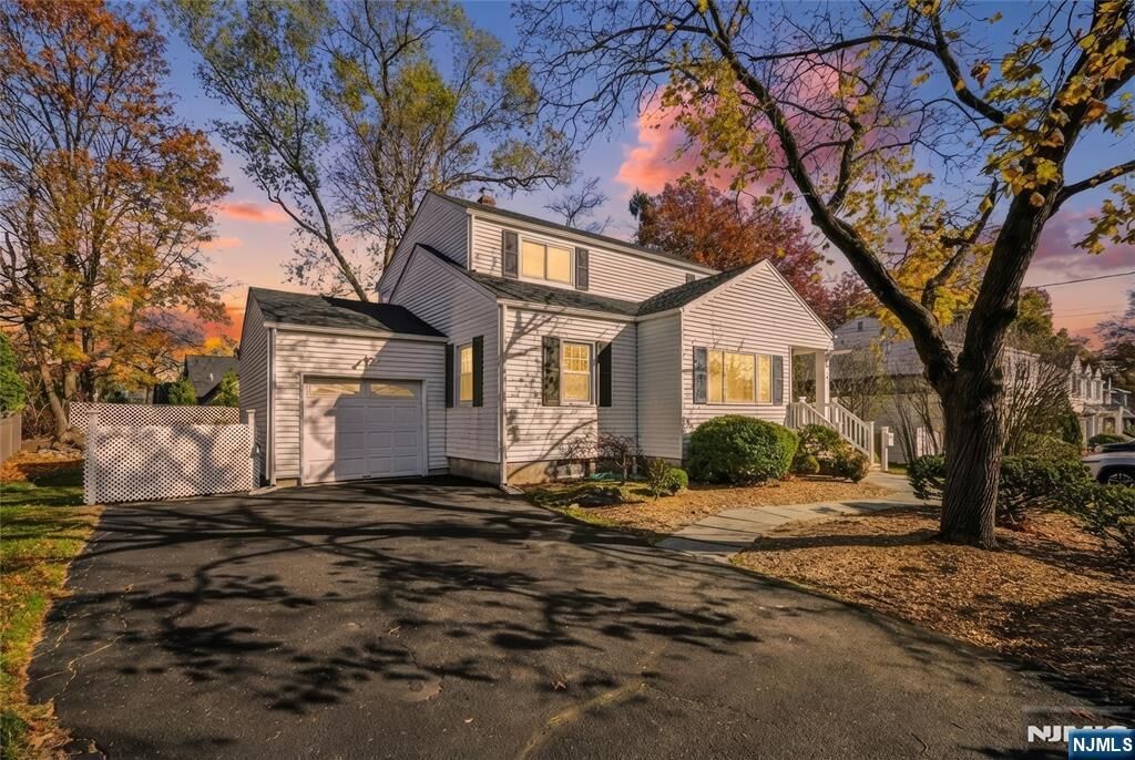 Property Photo:  90 Greenway Road  NJ 07452 