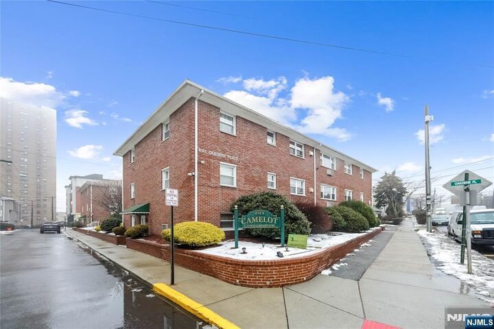 Property Photo:  201 Oakdene Place C00e2  NJ 07010 