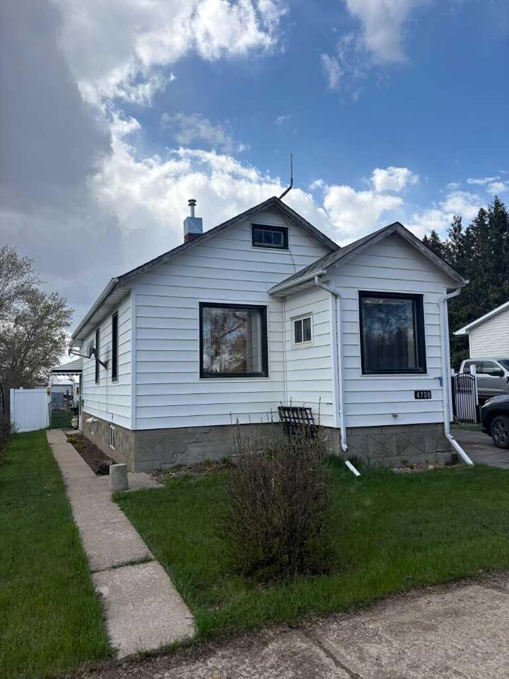 Property Photo:  4708 50 Street  AB T0B 3K0 