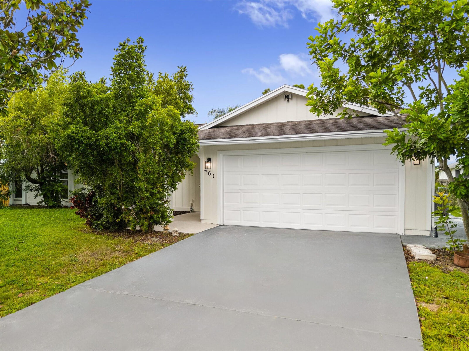 Property Photo: 461 SW Meadow Terrace FL 34984