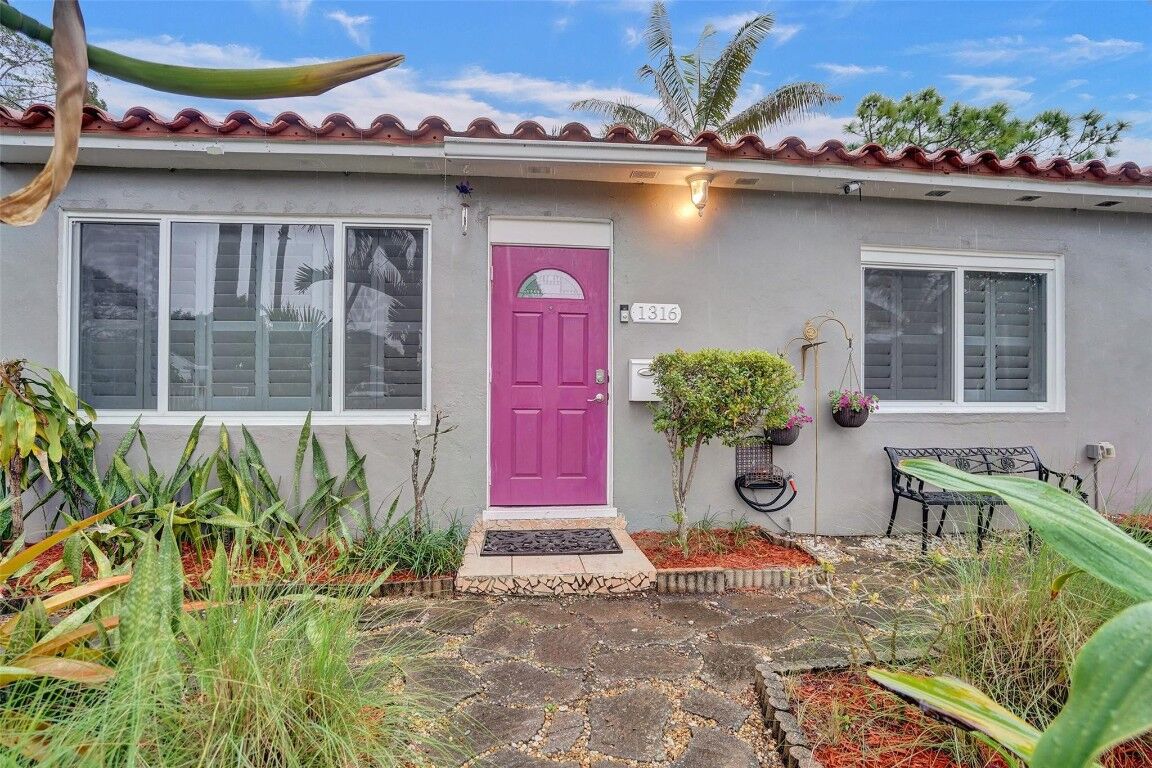 Property Photo:  1316 NE 2nd Avenue  FL 33304 