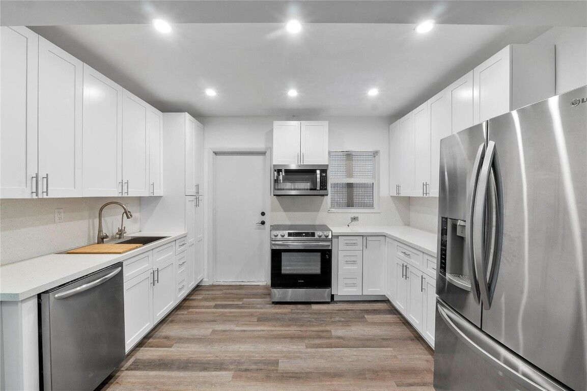 Property Photo:  6751 Cypress Road 204  FL 33317 