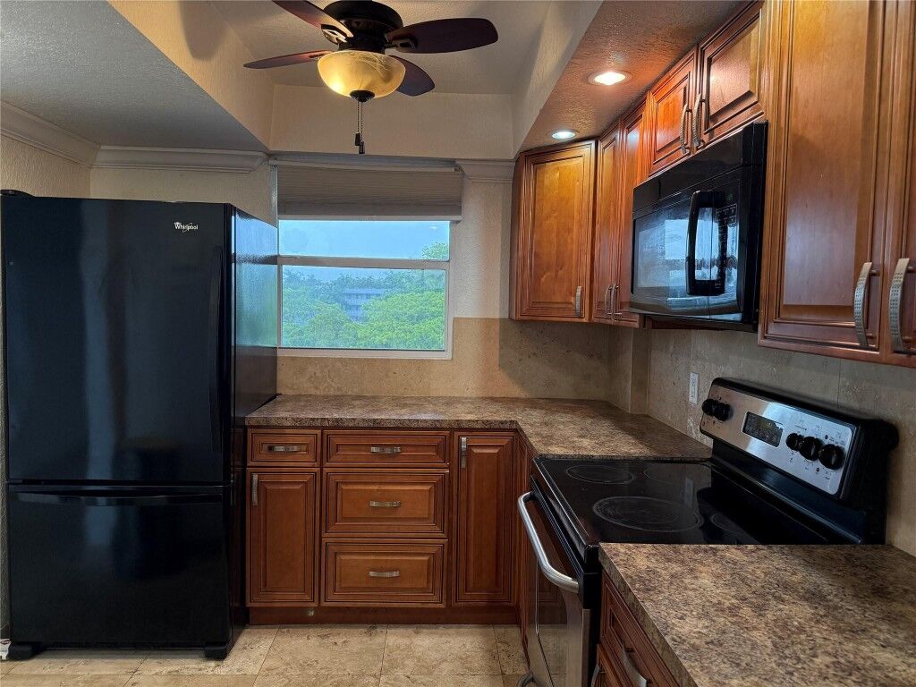 Property Photo:  109 Royal Park Drive 4 H  FL 33309 