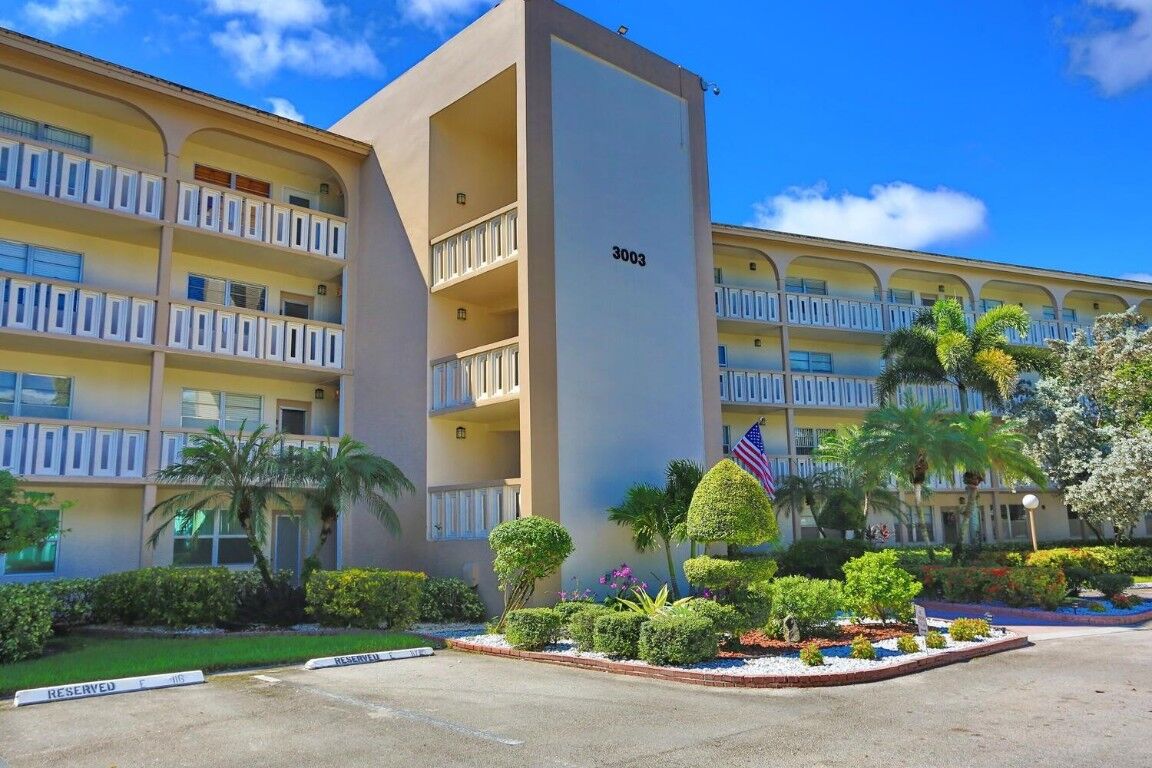 Property Photo:  3003 Portofino Isle K-2  FL 33066 