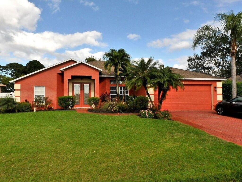 Property Photo: 631 SE Stow Terrace FL 34984