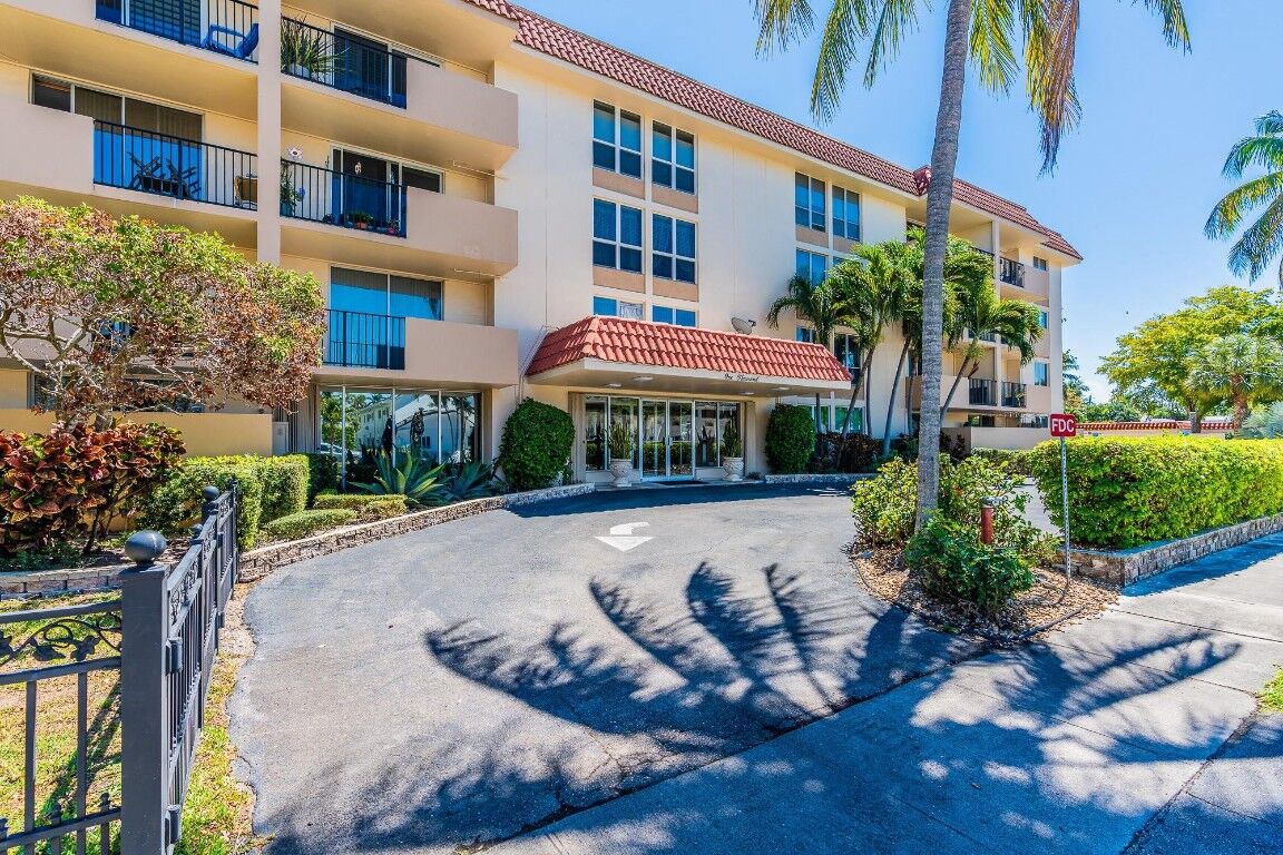 Property Photo: 1000 Spanish River Road 3T FL 33432